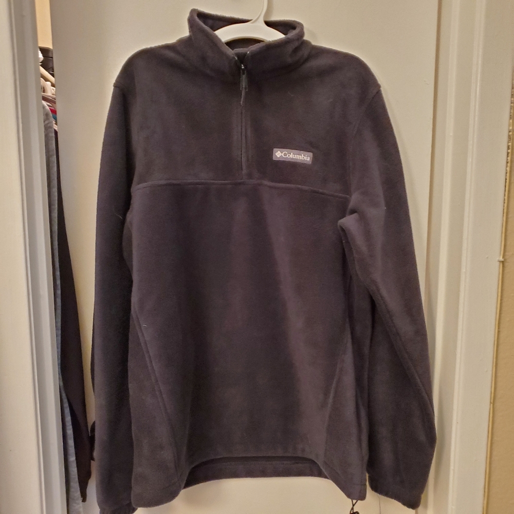 Columbia Black Long-Sleeved Pullover.